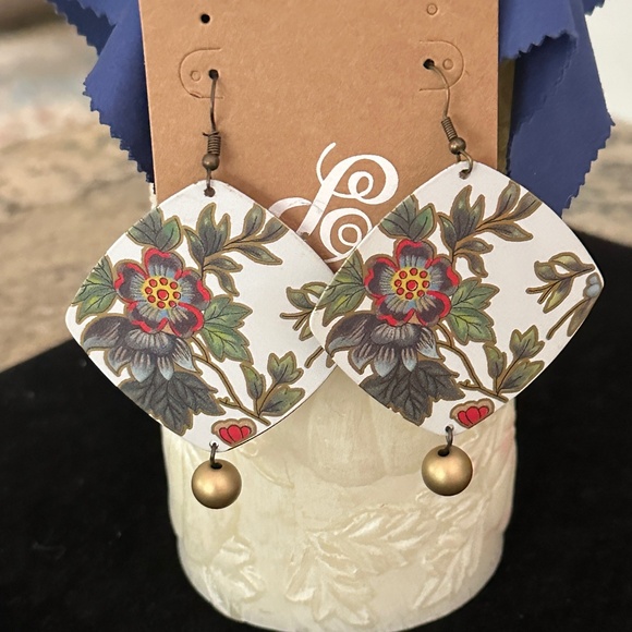 NEW PLUNDER Cloth, flower dangling earrings with gold ball - Picture 1 of 2